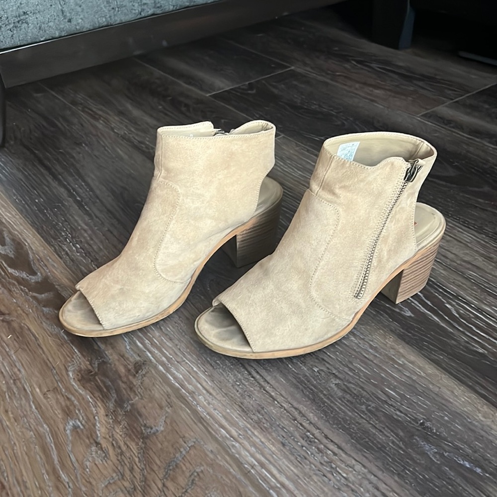 Tan suede heeled bootie with zipper